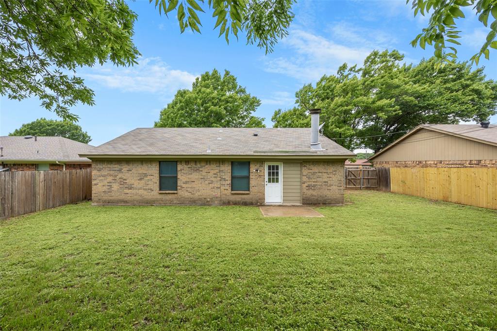 6219 Kelly Elliott Road Arlington, TX 76001 - Photo 16 of 17 Huge backyard!