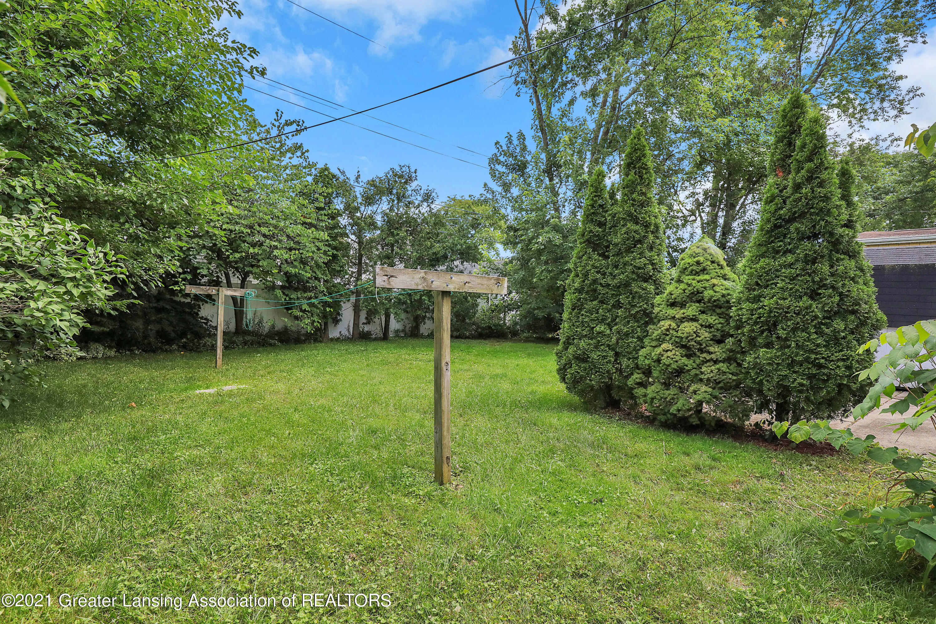2411 Fairfax Road Lansing, MI 48910 - Photo 26 of 26 9I3A0856