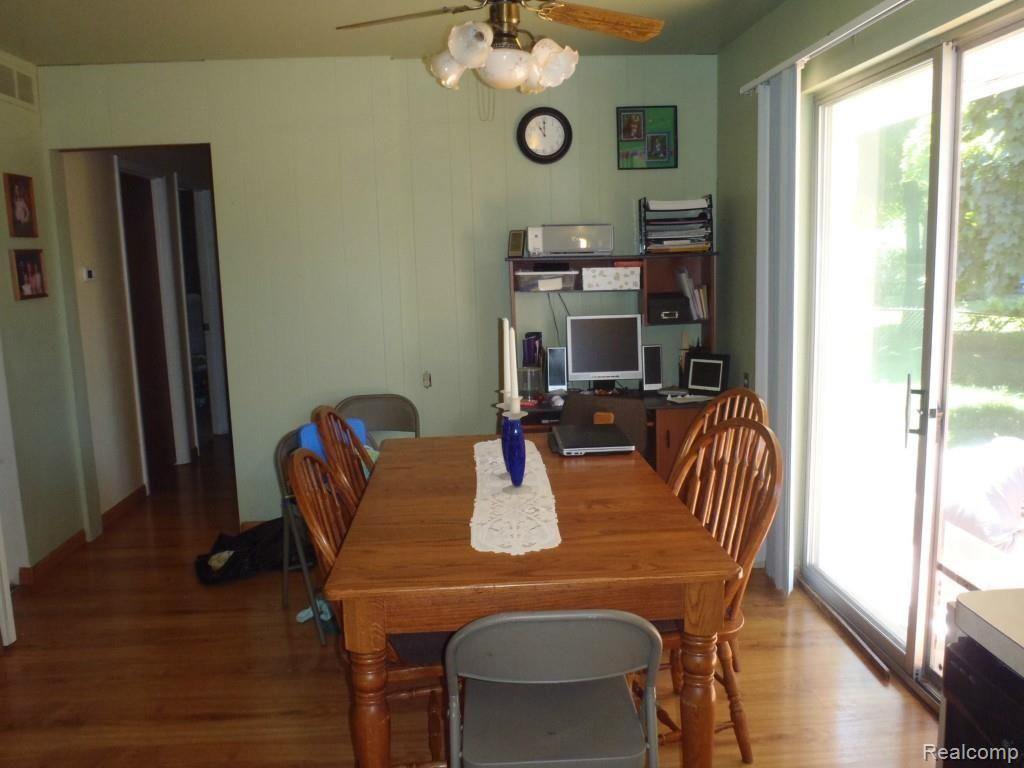 3579 Mark Road Waterford, MI 48328 - Photo 9 of 17 DINING ROOM WITH DOOR WALL TO DECK