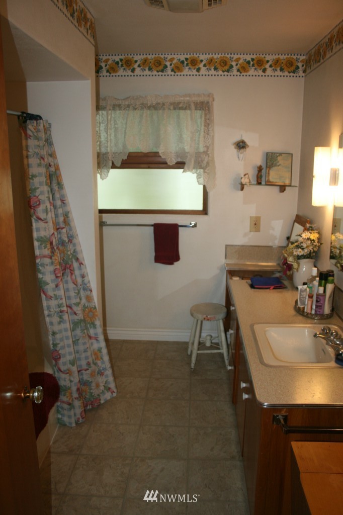 3028 Columbia Heights Road Longview, WA 98632 - Photo 13 of 25 Gallery Image 13