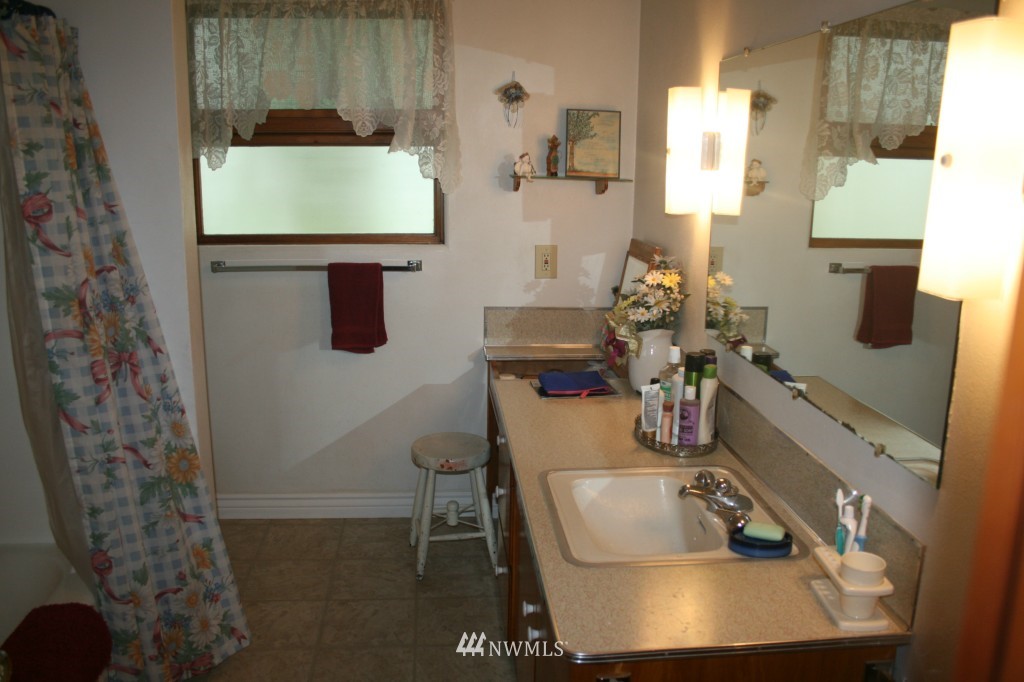 3028 Columbia Heights Road Longview, WA 98632 - Photo 14 of 25 Gallery Image 14