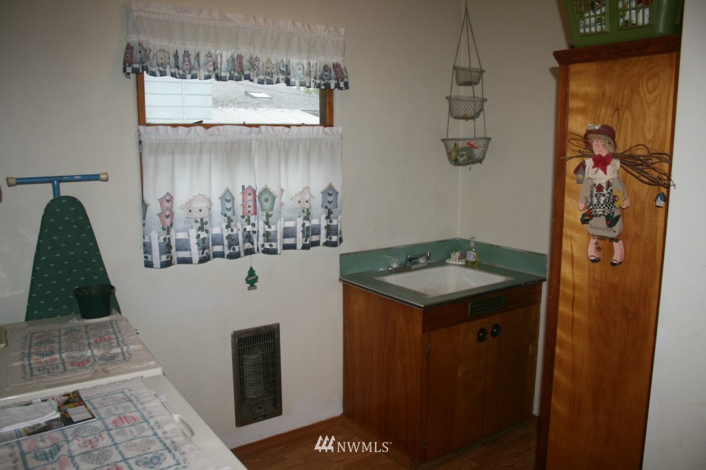 3028 Columbia Heights Road Longview, WA 98632 - Photo 18 of 25 Gallery Image 18