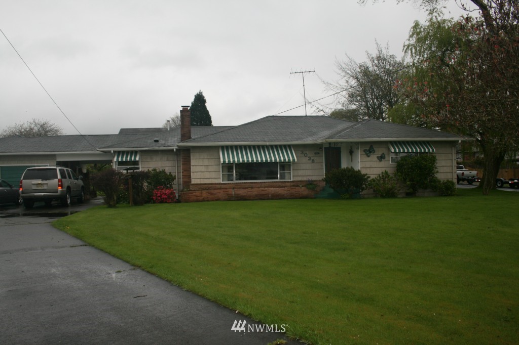 3028 Columbia Heights Road Longview, WA 98632 - Photo 3 of 25 Gallery Image 3
