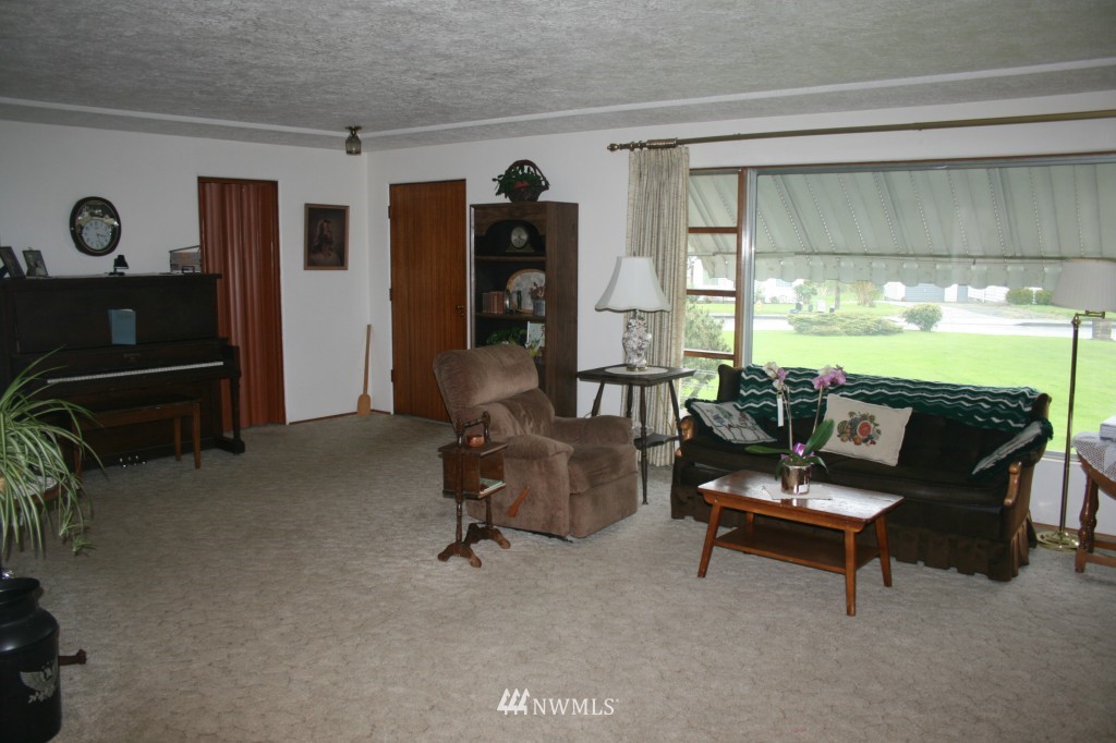3028 Columbia Heights Road Longview, WA 98632 - Photo 8 of 25 Gallery Image 8