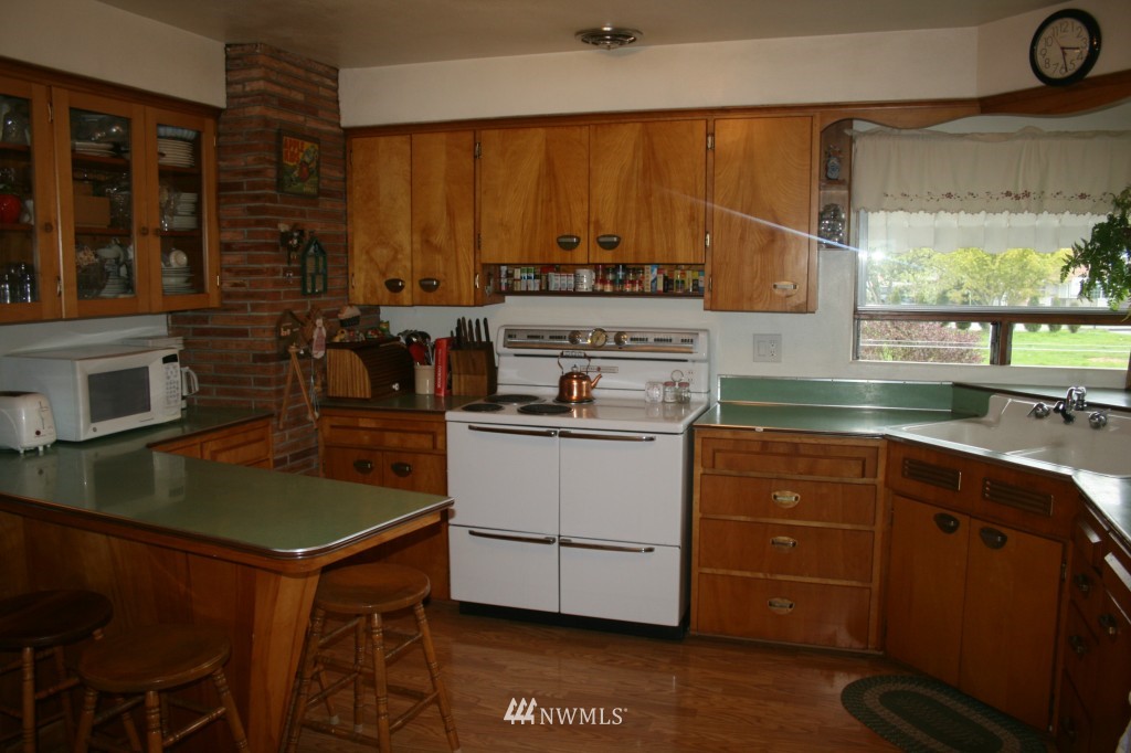 3028 Columbia Heights Road Longview, WA 98632 - Photo 10 of 25 Gallery Image 10