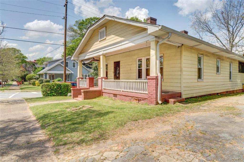 943 Washington Place Southwest Atlanta, GA 30314 - Photo 24 of 25 a view of a house with backyard and porch