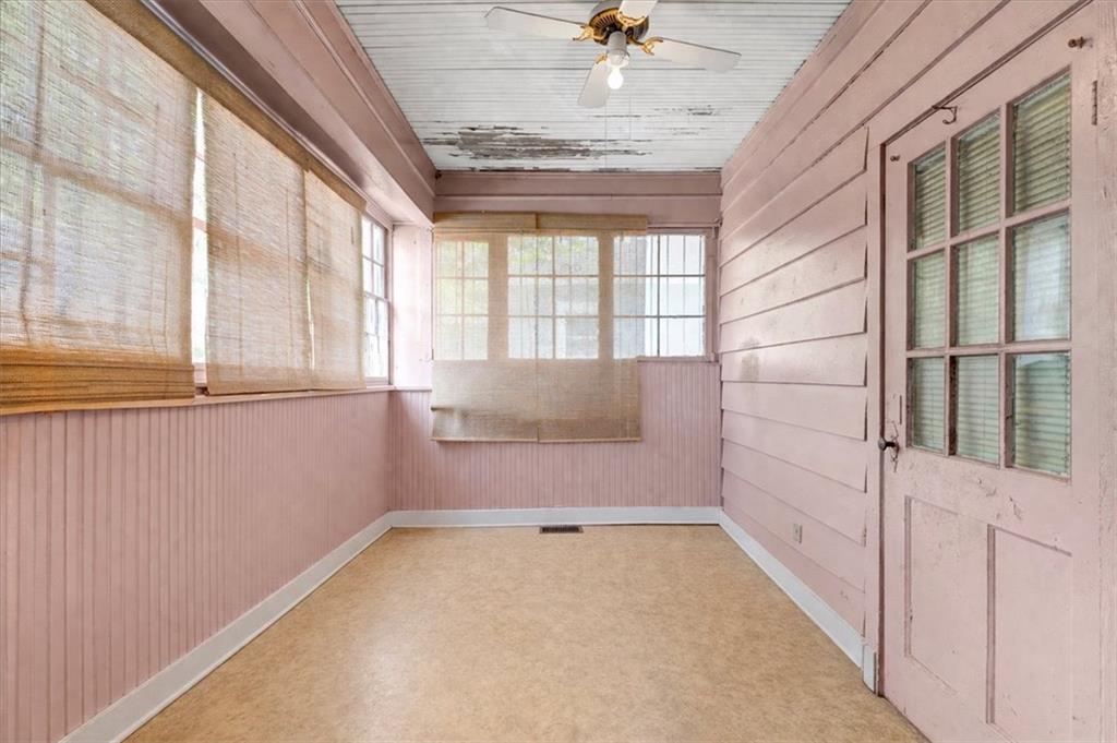 943 Washington Place Southwest Atlanta, GA 30314 - Photo 25 of 25 a view of an empty room with a window
