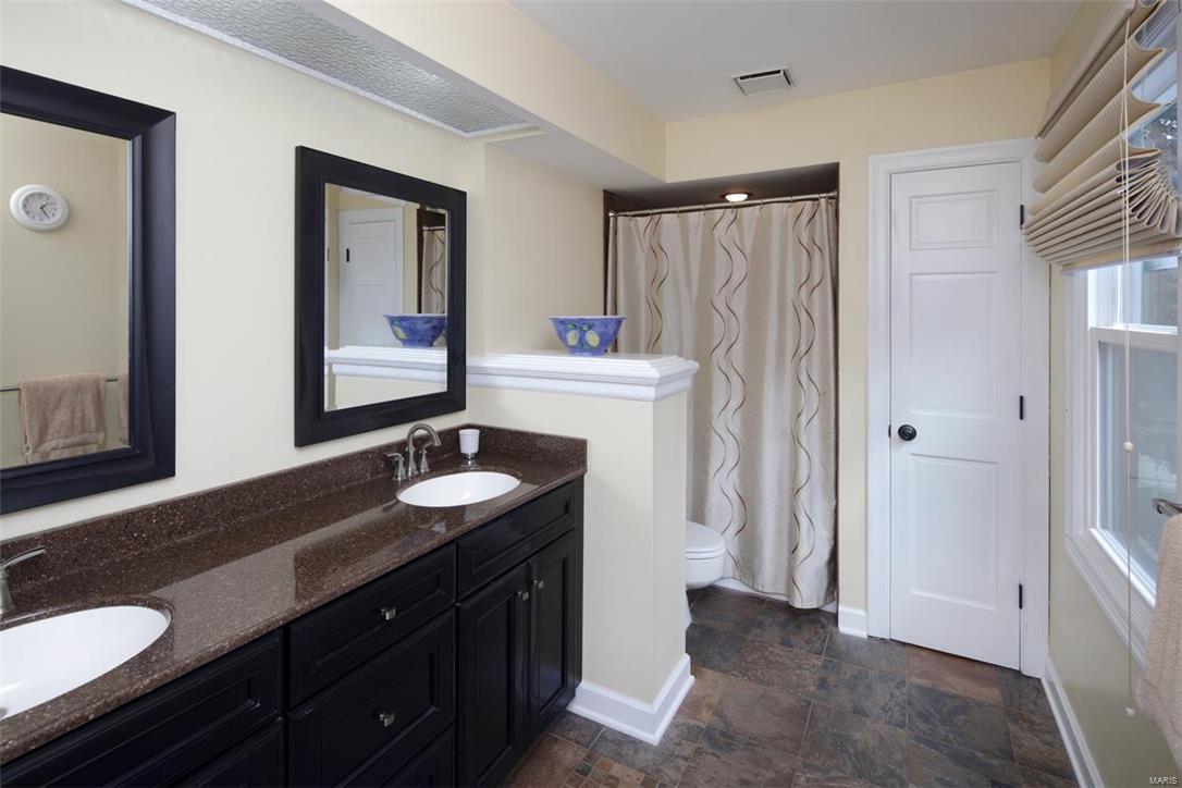 15960 Wetherburn Road Chesterfield, MO 63017 - Photo 13 of 26 Gallery Image 13