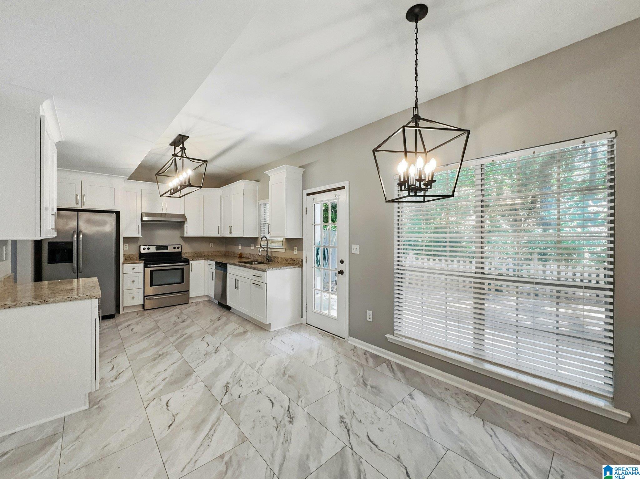 407 Cambrian Ridge Drive Pelham, AL 35124 - Photo 9 of 26