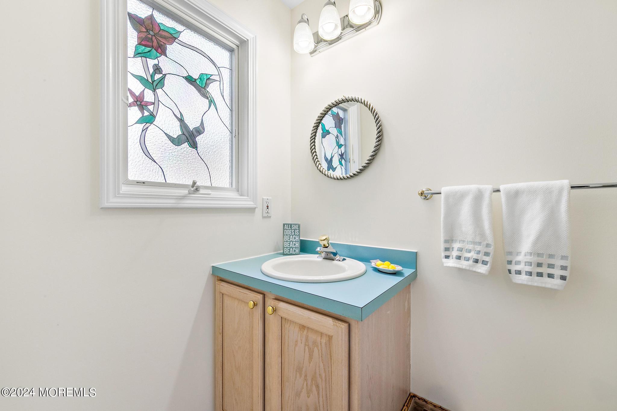 17 Hickory Lane Little Silver, NJ 07739 - Photo 26 of 57 1st floor full bath