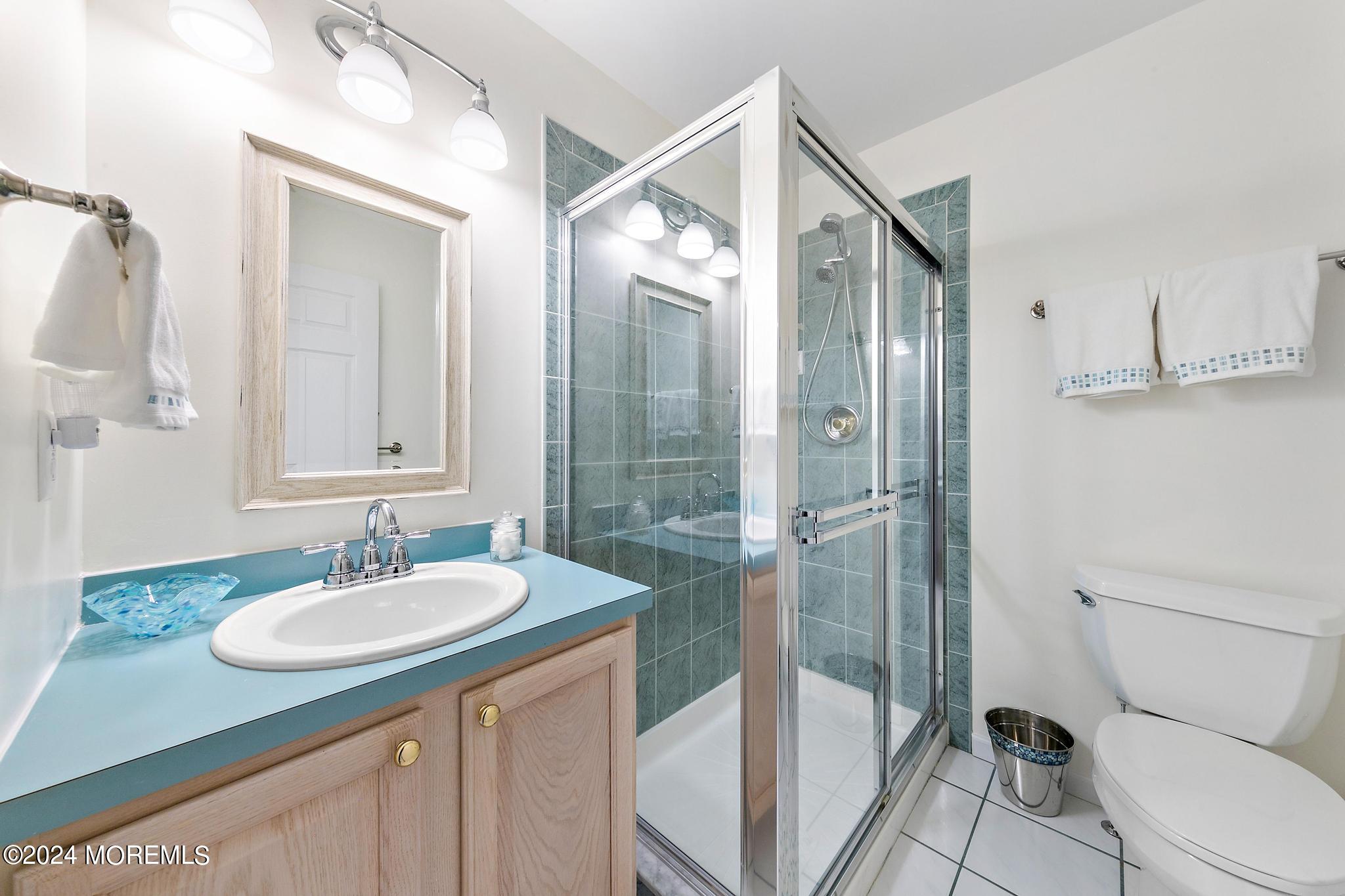 17 Hickory Lane Little Silver, NJ 07739 - Photo 45 of 57 2nd floor full bath-49