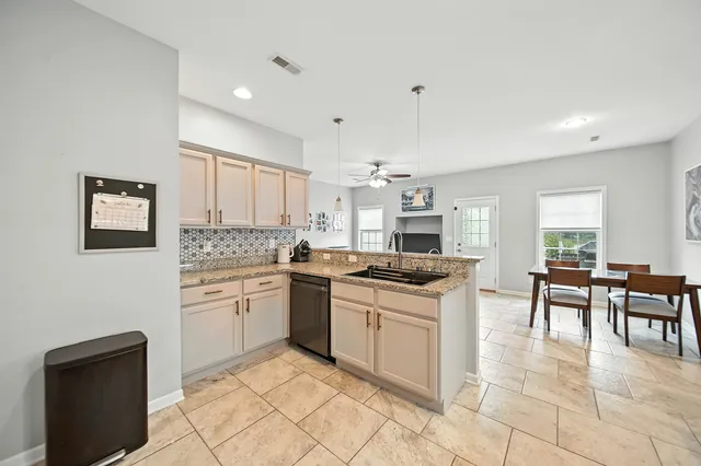 $219,000 | 1613 Riverside Circle, Dixon, IL 61021