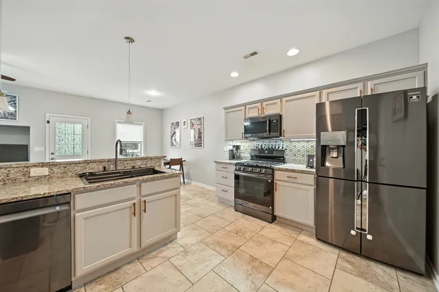 $219,000 | 1613 Riverside Circle, Dixon, IL 61021