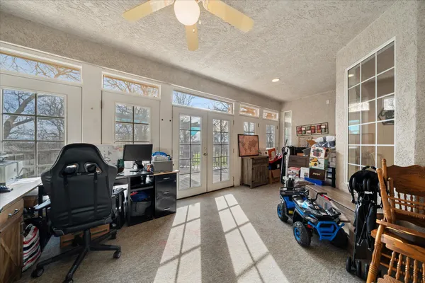 a view of entryway with a yard