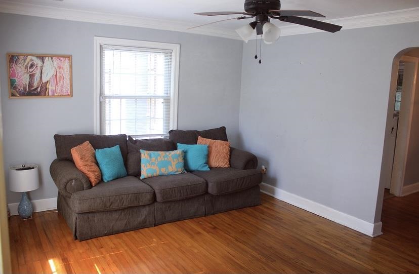 985 Little John Road Memphis, TN 38111 - Photo 2 of 24 a living room with furniture and a window