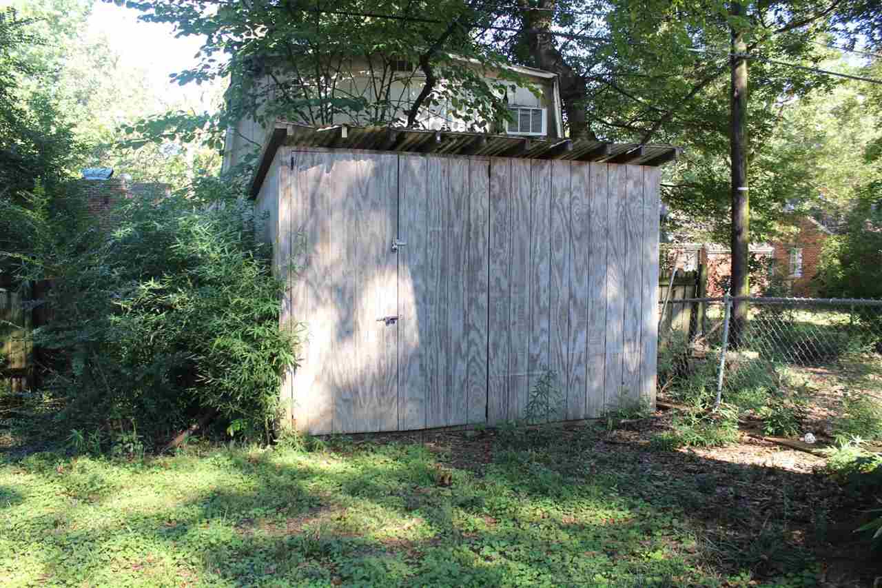 985 Little John Road Memphis, TN 38111 - Photo 24 of 24 a backyard of a house with lots of green space and plants