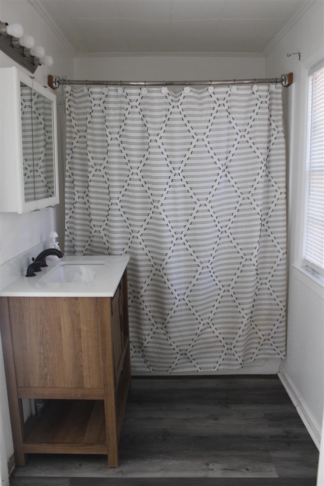 985 Little John Road Memphis, TN 38111 - Photo 10 of 24 a bathroom with a sink