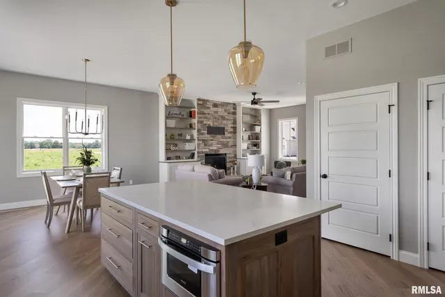 $834,900 | 6654 Meghan Avenue, Bettendorf, IA 52722