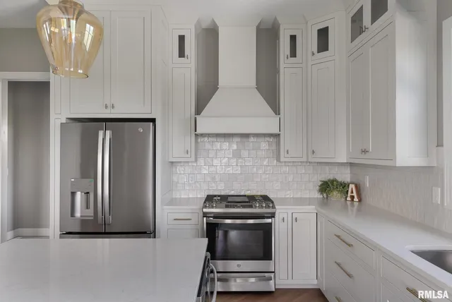 $834,900 | 6654 Meghan Avenue, Bettendorf, IA 52722