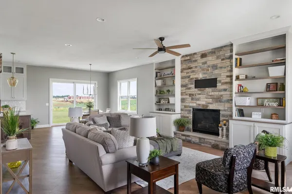 $834,900 | 6654 Meghan Avenue, Bettendorf, IA 52722