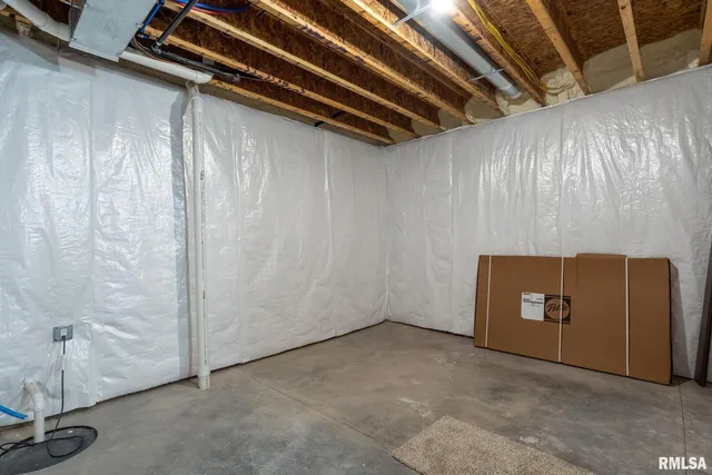 $834,900 | 6654 Meghan Avenue, Bettendorf, IA 52722