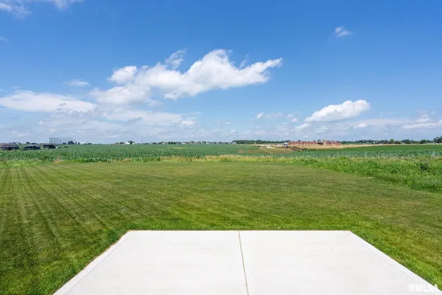 $834,900 | 6654 Meghan Avenue, Bettendorf, IA 52722