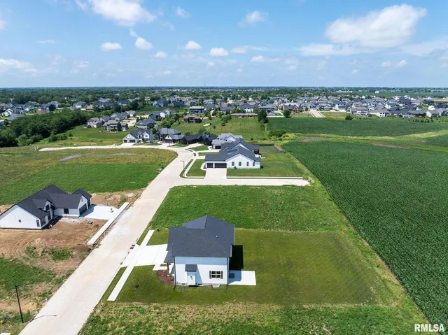 $834,900 | 6654 Meghan Avenue, Bettendorf, IA 52722