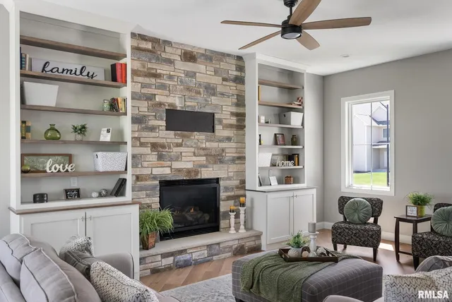 $834,900 | 6654 Meghan Avenue, Bettendorf, IA 52722