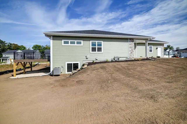 $434,900 | 2965 Blue Grass Drive, Stoughton, WI 53589