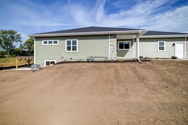 $434,900 | 2965 Blue Grass Drive, Stoughton, WI 53589