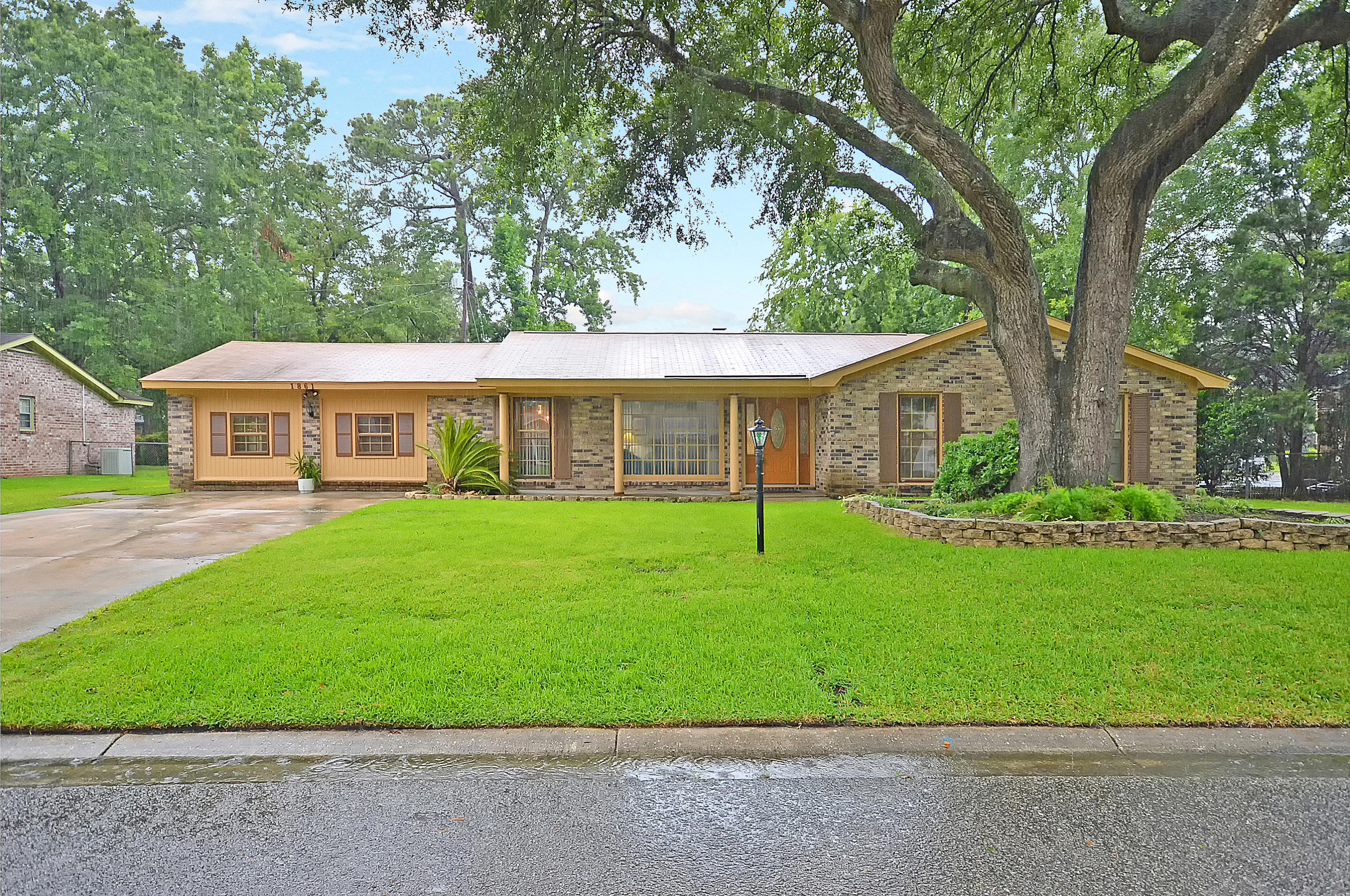 1861 Stonehedge Road Charleston, SC 29407 - Photo 3 of 34 1861 Stonehedge Road Charleston SC 29407