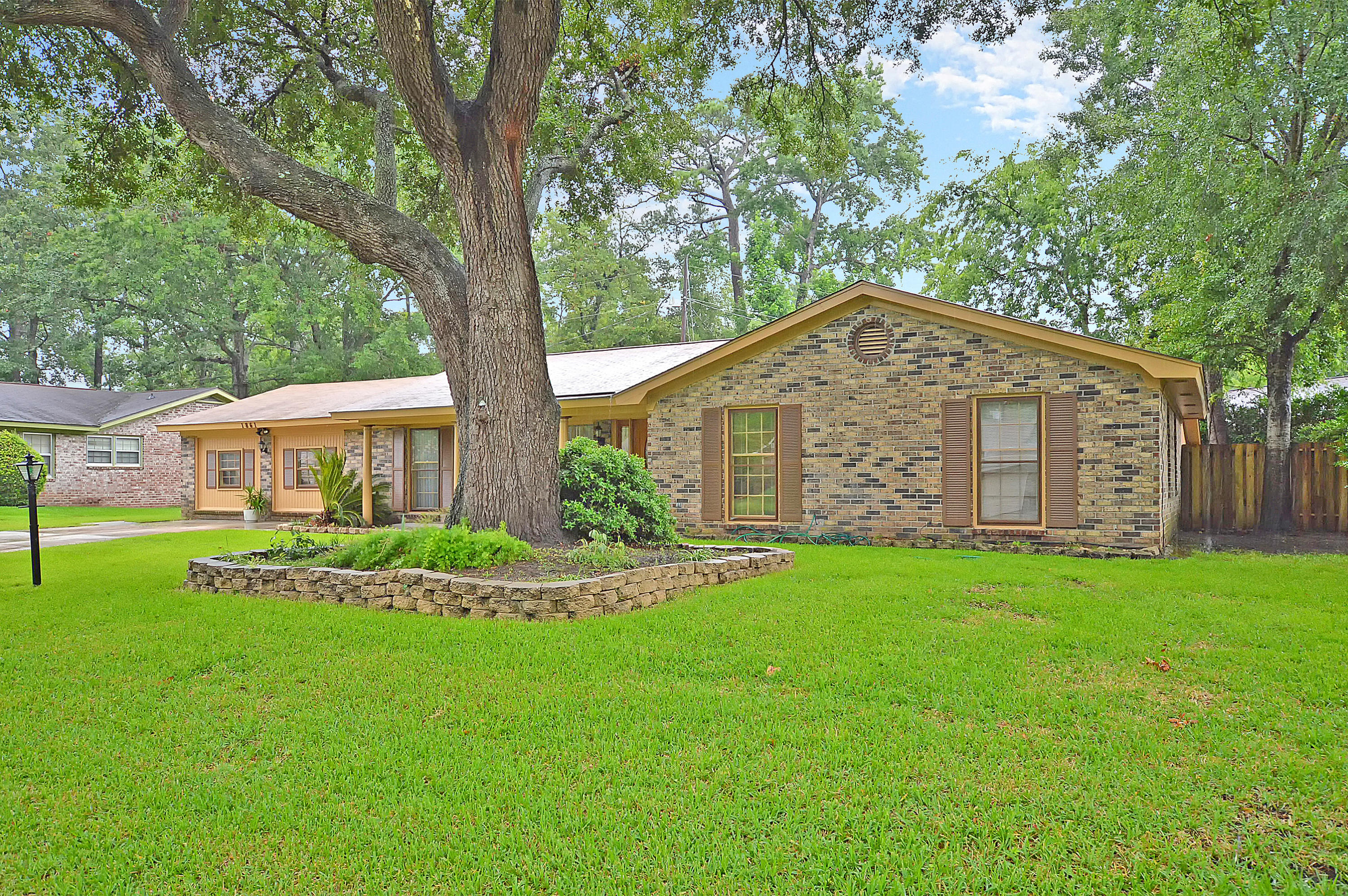 1861 Stonehedge Road Charleston, SC 29407 - Photo 4 of 34 1861 Stonehedge Road Charleston SC 29407