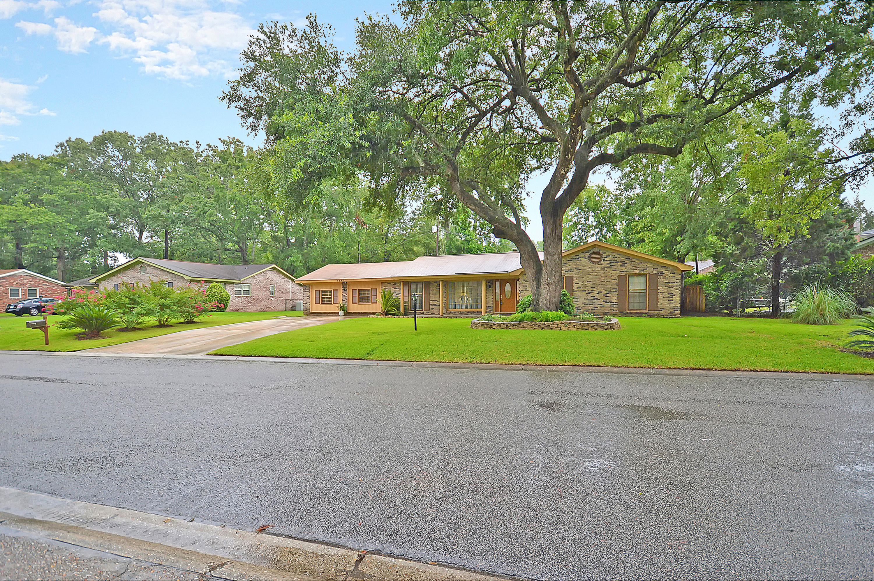1861 Stonehedge Road Charleston, SC 29407 - Photo 5 of 34 1861 Stonehedge Road Charleston SC 29407