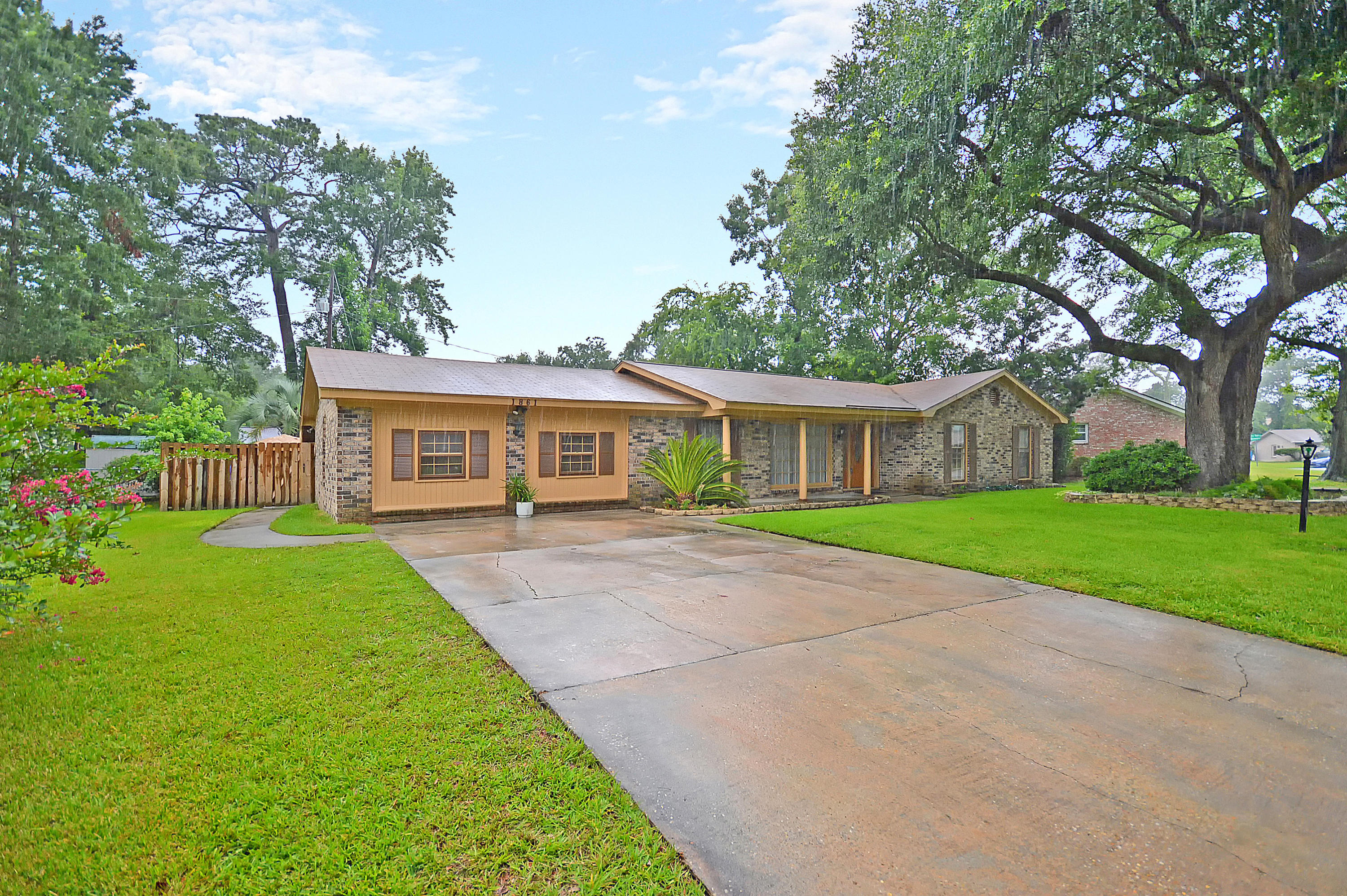 1861 Stonehedge Road Charleston, SC 29407 - Photo 6 of 34 1861 Stonehedge Road Charleston SC 29407