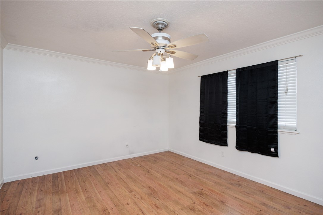 4029 Congressional Drive Corpus Christi, TX 78413 - Photo 20 of 34 a window in an empty room