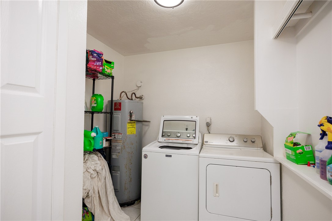 4029 Congressional Drive Corpus Christi, TX 78413 - Photo 26 of 34 a utility room with dryer and washer