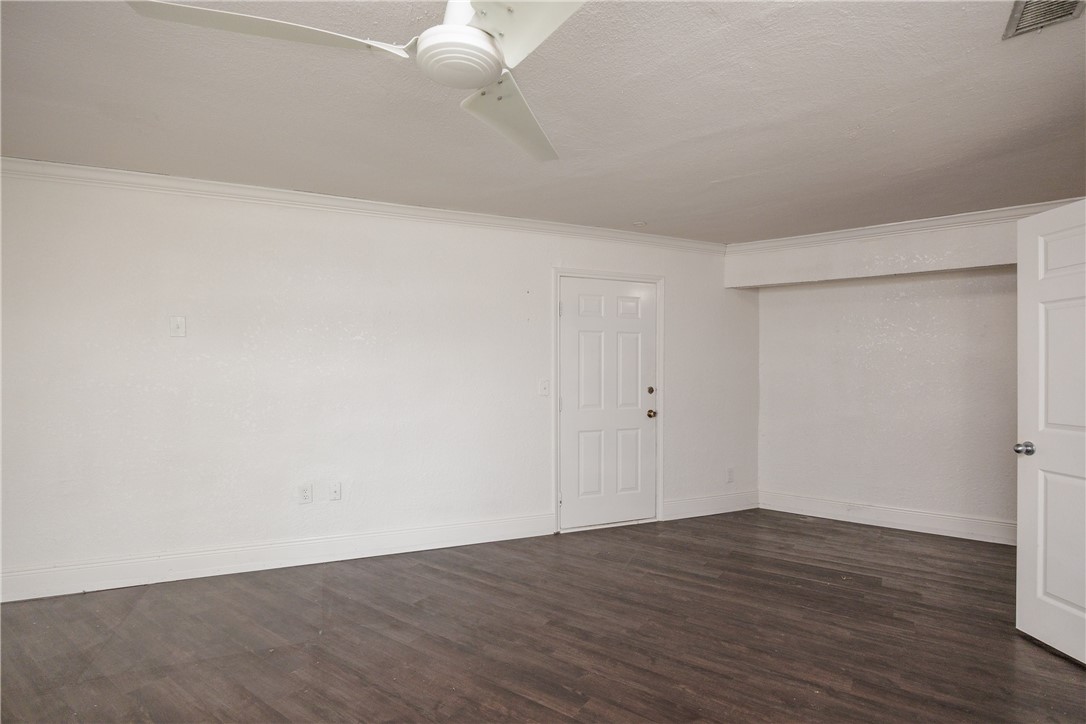 4029 Congressional Drive Corpus Christi, TX 78413 - Photo 27 of 34 a view of an empty room