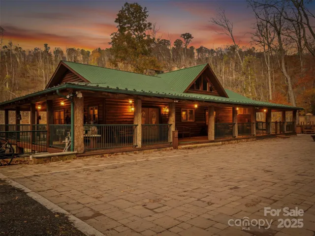 a front view of house with yard