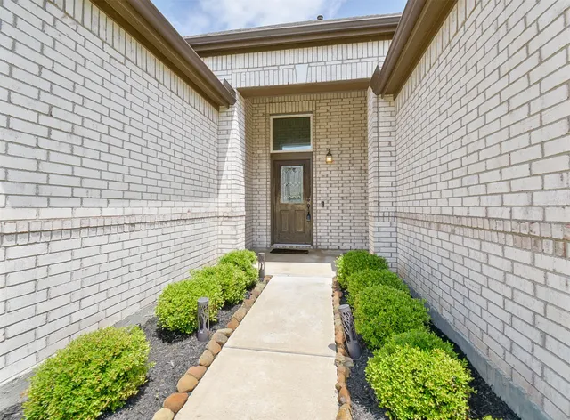 a view of a pathway with a house