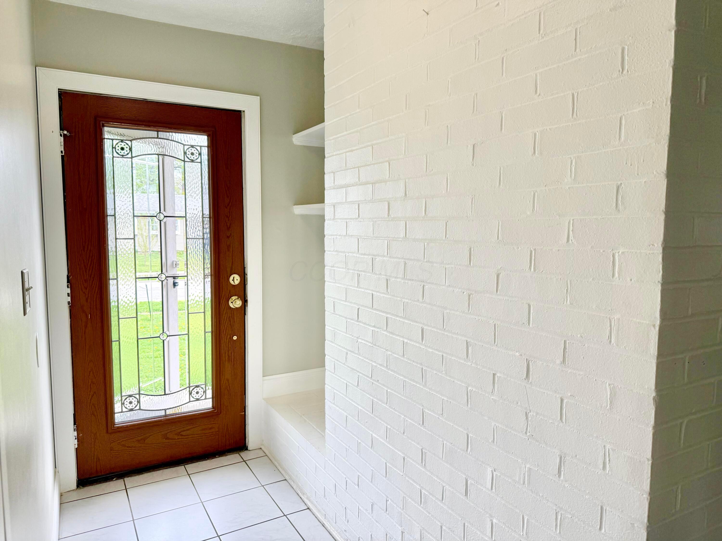305 Danhurst Road Columbus, OH 43228 - Photo 6 of 39
