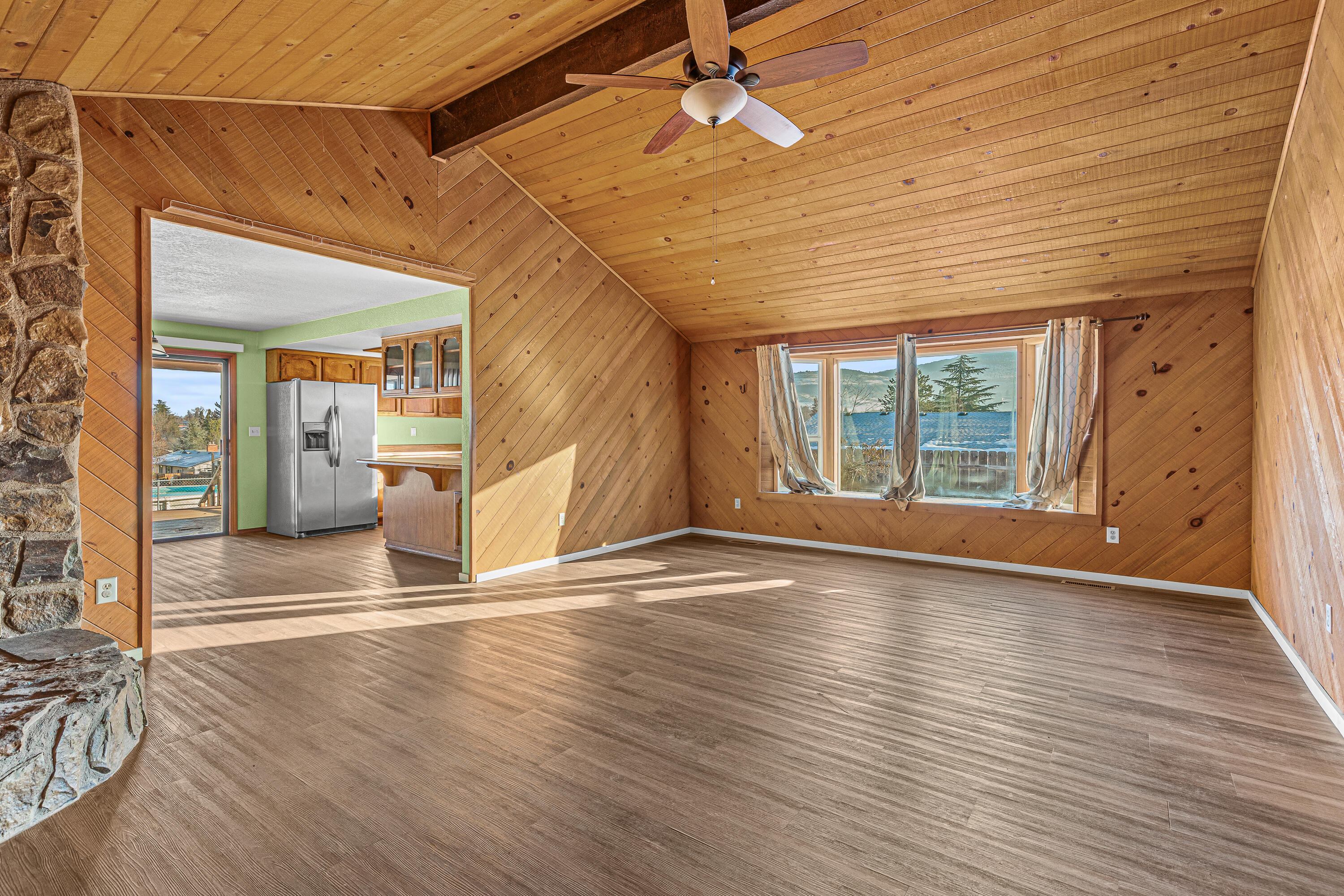 1958 Springbrook Road Medford, OR 97504 - Photo 8 of 30 9R9A7954