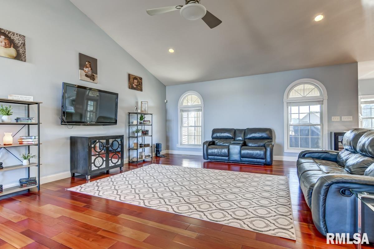 1512 Hoechester Road Springfield, IL 62712 - Photo 8 of 38