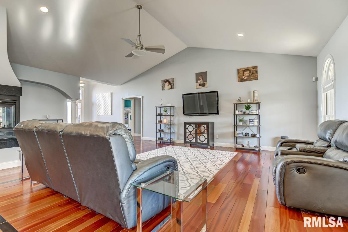 1512 Hoechester Road Springfield, IL 62712 - Photo 9 of 38