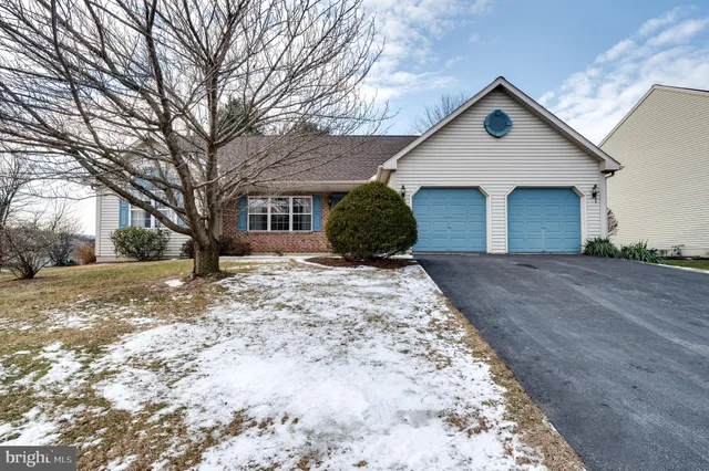 $385,000 | 29 Brookfield Drive, Fleetwood, PA 19522