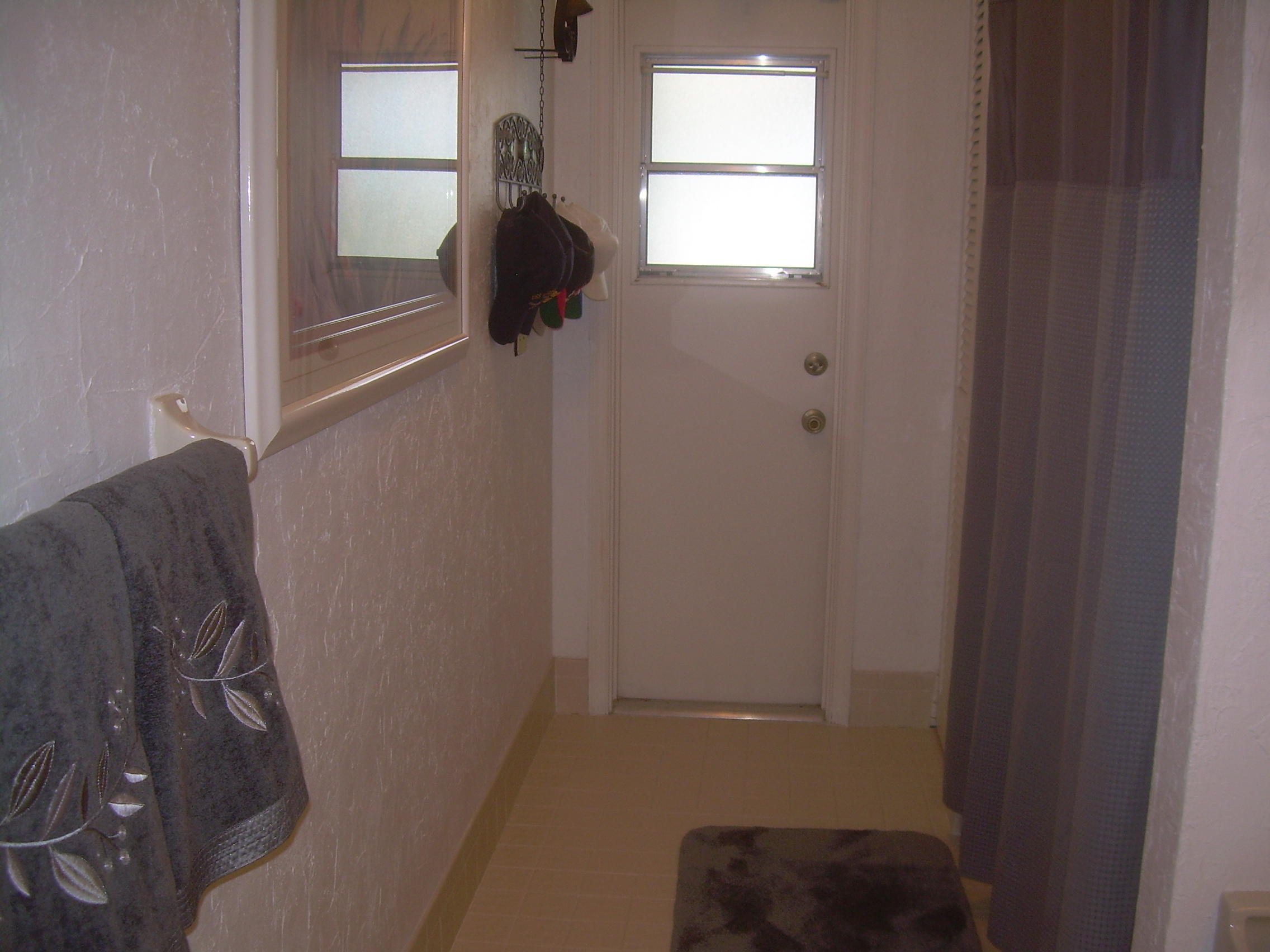 10166 Crosswind Road Boca Raton, FL 33498 - Photo 22 of 34 honeyc bathrm 2 tub 051