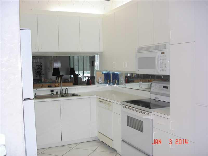 2503 North Nob Hill Road, Unit 401 Sunrise, FL 33322 - Photo 3 of 22 Kitchen