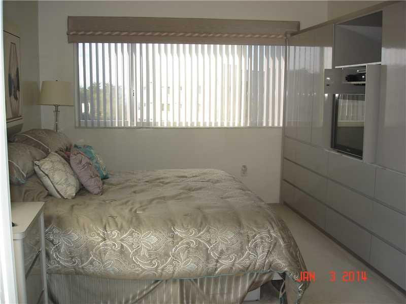 2503 North Nob Hill Road, Unit 401 Sunrise, FL 33322 - Photo 7 of 22 Master Bedroom