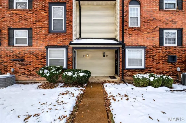 $249,900 | 96 Conway Cove Drive, Chesterfield, MO 63017