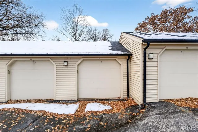 $249,900 | 96 Conway Cove Drive, Chesterfield, MO 63017