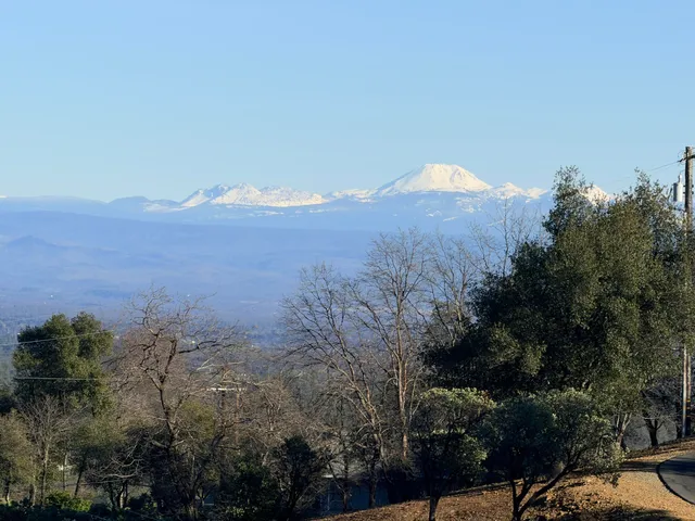 a view of an mountain and a mountain view